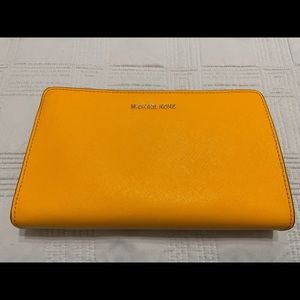 NEW! MICHAEL KORS Crossbody Jet Set Marigold
